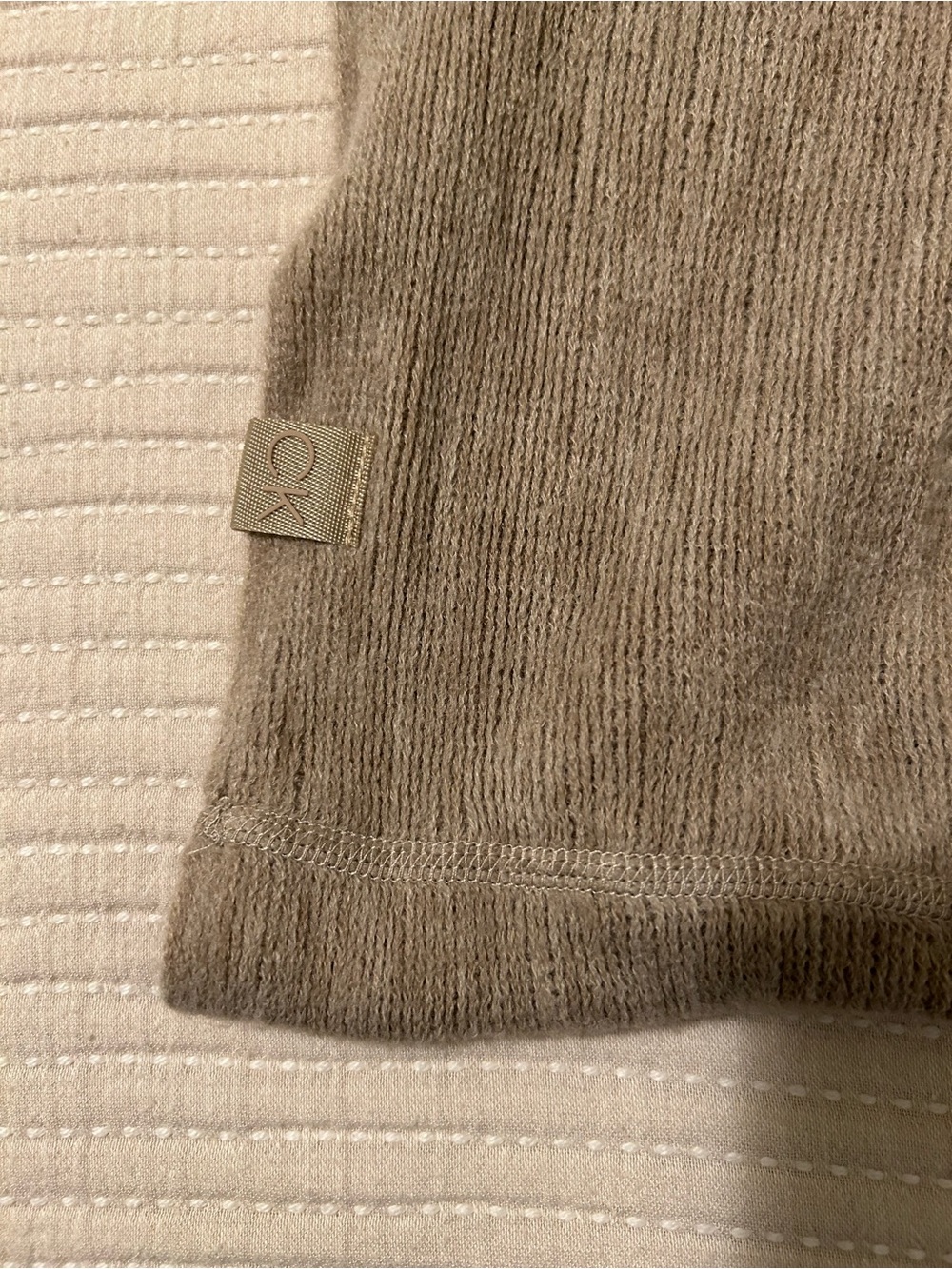 Calvin Klein Light Gray Infinity Loop Scarf NWT - Picture 2 of 3